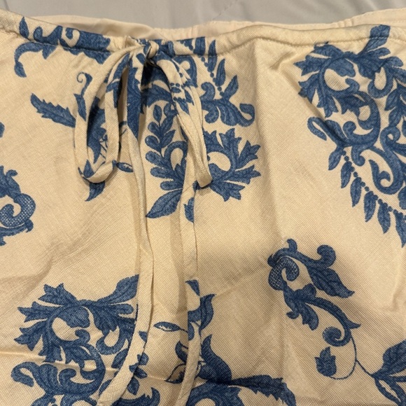 Vici Blue and Cream Floral Two-Piece Skirt Set SIZE M NWOT - Picture 3 of 10